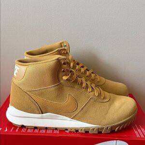 Nike Hoodland Suede Boot Haystack Brown 654888-727 Men’s Size 9